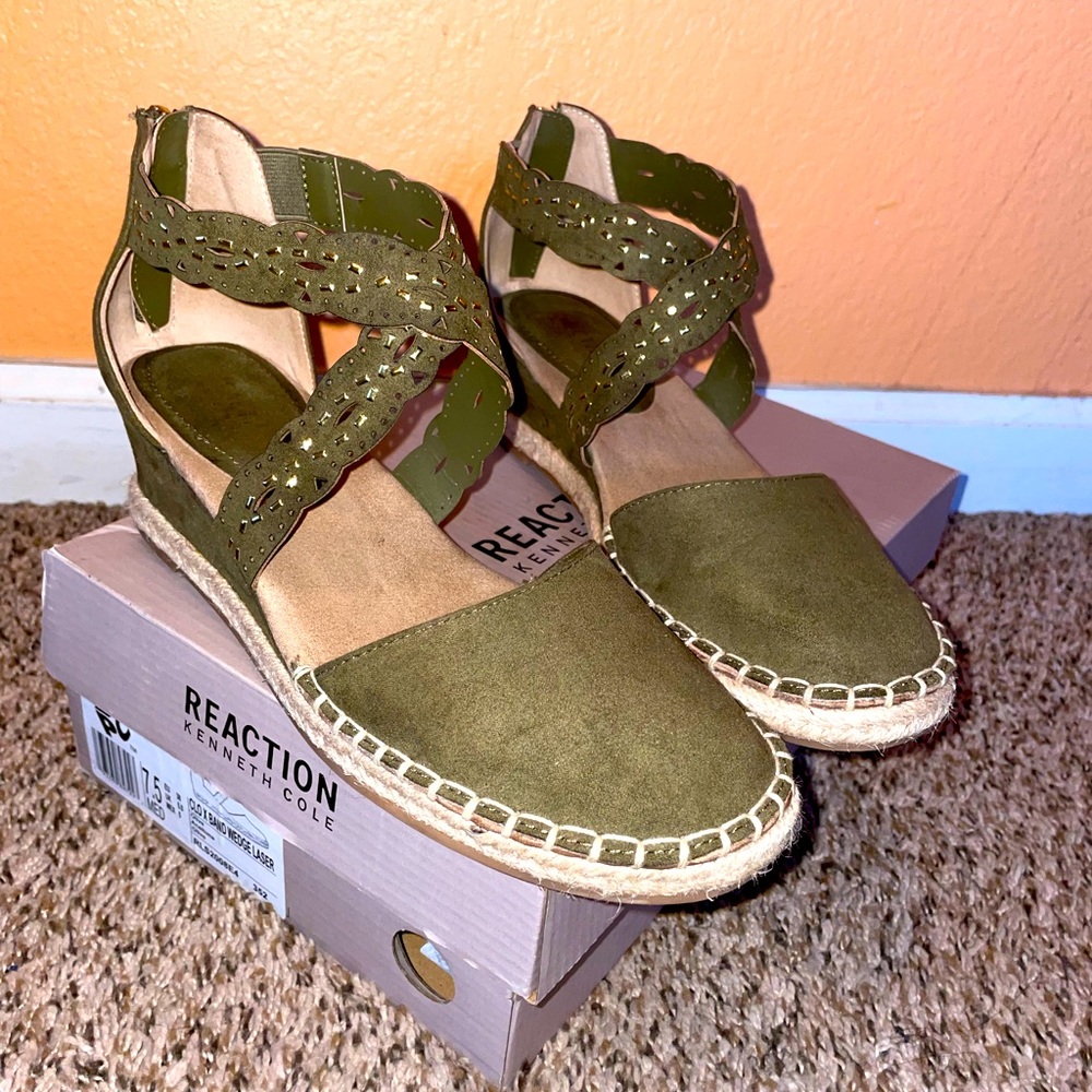 Kenneth Cole Reaction Olive Green Wedges!